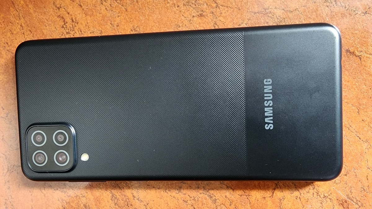 การใช้งานปกติไม่ติดอะไรเอาไว้สำรองหรือหลักได้ครับมีเคสแถมให้1อัน 650 รวมส่งครับขอบคุณน้าน้าที่เข้ารั