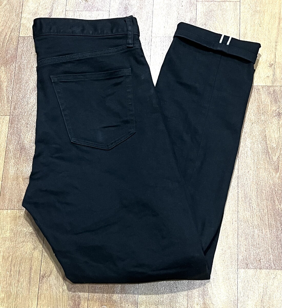 กางเกงยีนส์ UNIQLO BLACK JEANS (ริมแดง)