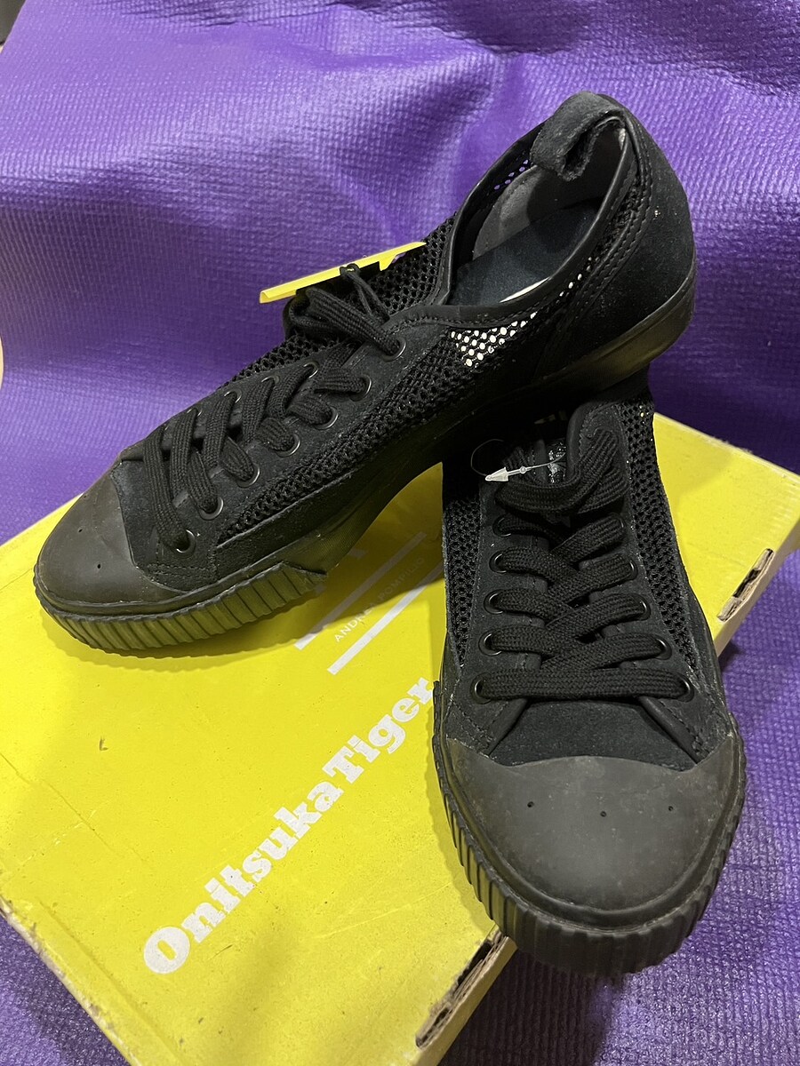 รองเท้า Onizuka tiger D11L ขนาด 40.5 ยาว 25.5 พร้อมกล่อง