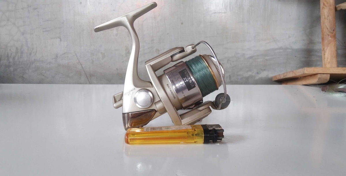 รอกสปินนิ่ง Shimano TWINPOWER 1000 XT