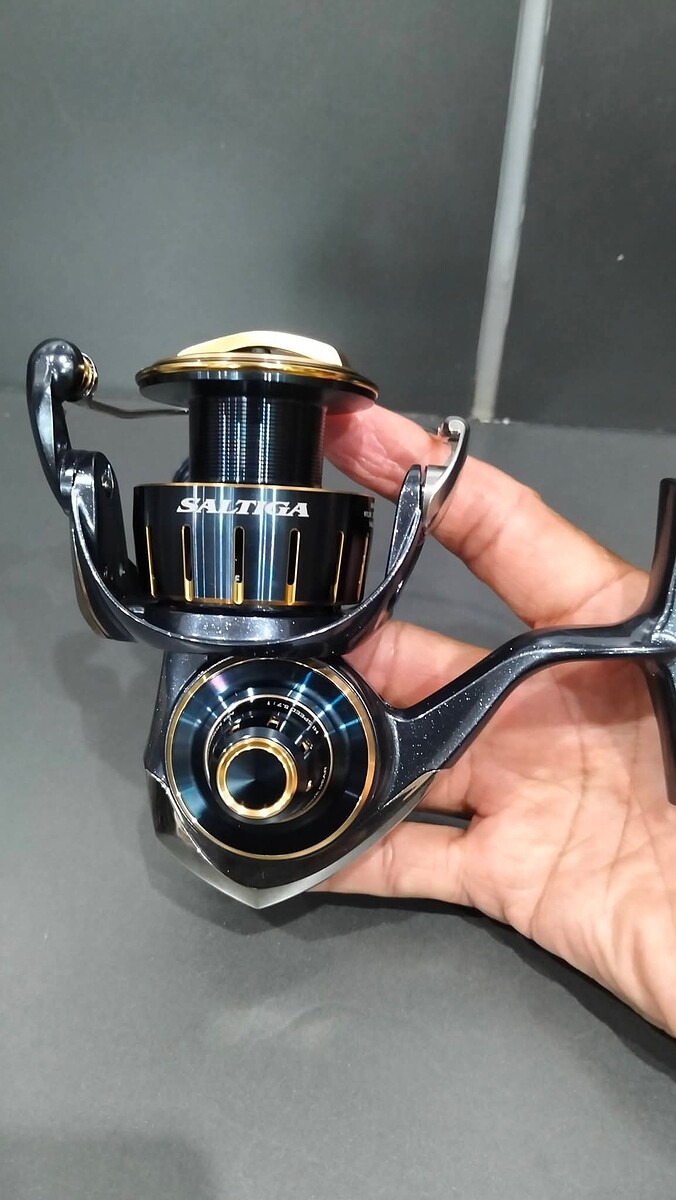DAIWA SALTIGA 4000H ส่งฟรี
