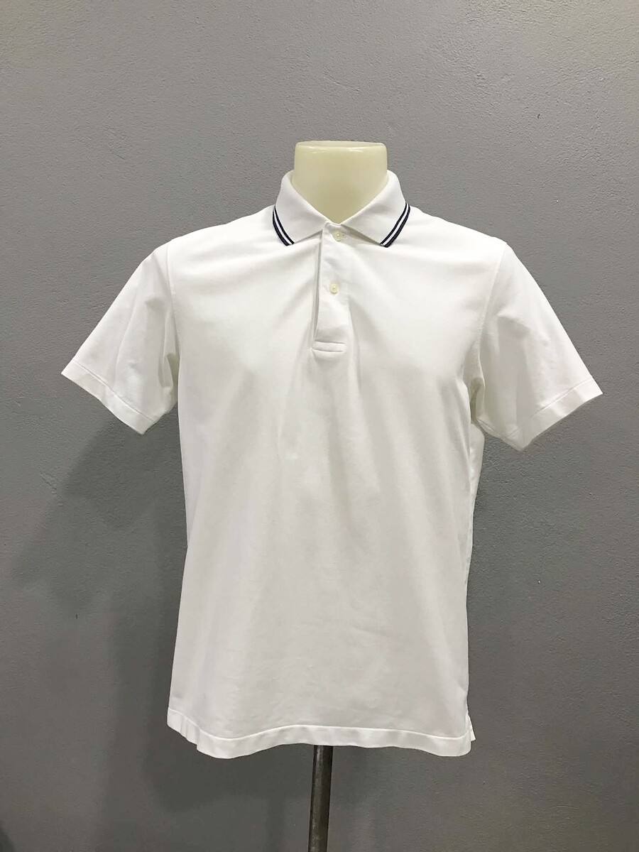 ~ € ~ เสื้อ UNIQLO          150.-