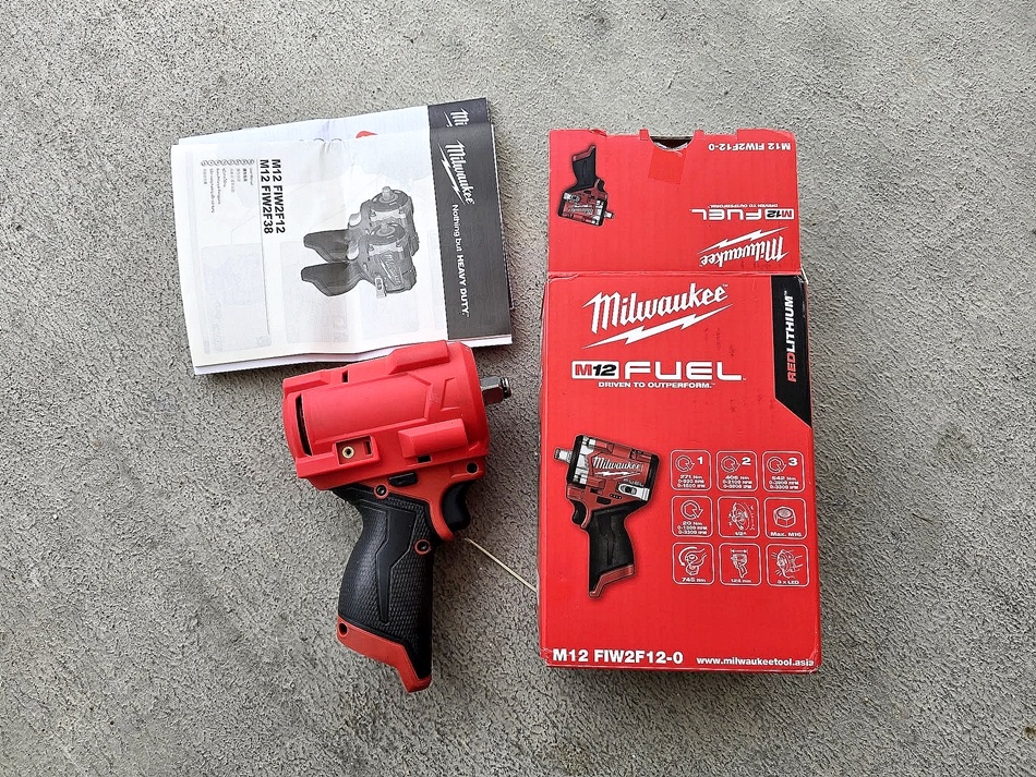♠♠♠ MILWAUKEE บล็อกกระแทกไร้สาย รุ่น M12 FIW2F12-0 แรงบิด 745 Nm. ♠♠♠