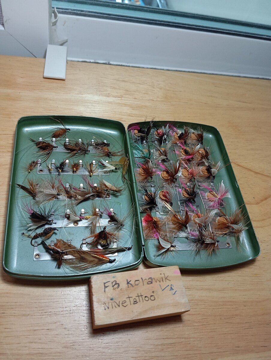 เหยื่อfly พร้อมกล่องอลูประมาณ 48 ตัว
