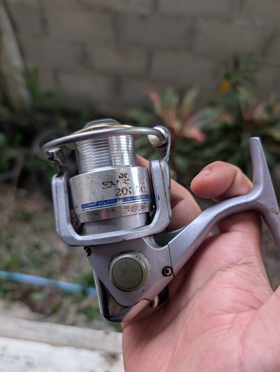 รอกสปิ้น Daiwa Emblem 2000C เจแปน