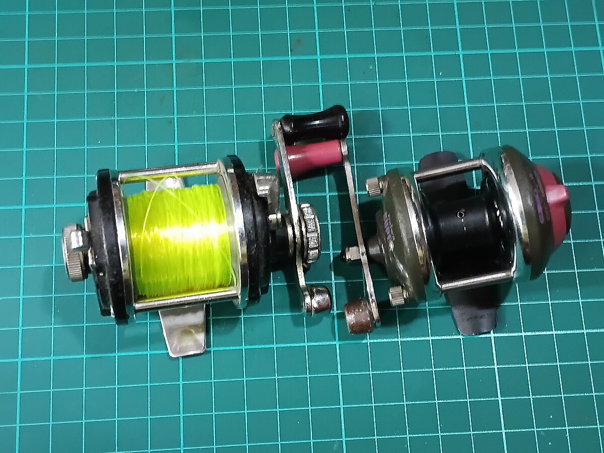 รอกชินุ 2 ตัวของ Daiwa 1 ตัวและของโอลิมปิก 1 ตัวครับ
ตัวของโอลิมปิกเอาตกสวายได้เลยครับตีเหยื่อก็ได้