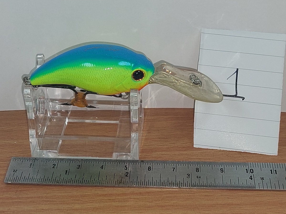   Dum fishing     LURE #  1   ***  EVER GREEN  MODO WILD HUNCH   ***
