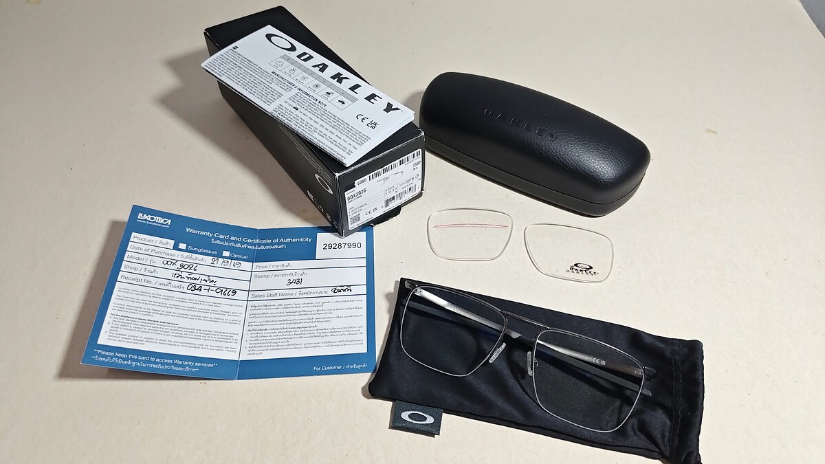 กรอบแว่นตาพร้อมเลนส์สายตายาว Oakley VOON + เลนส์สายตายาว +1.50 