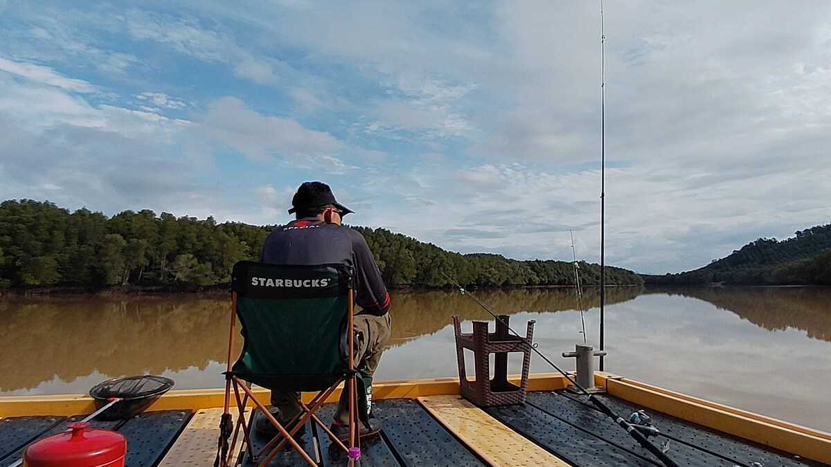 ชิลมากๆ ...จริงๆช่วงที่ว่างถ่ายรูปคือพึงจะลงเบ็ด มีไม่กี่รูป นอกนั้นไม่ว่างถ่ายจริงๆครับ ปลากินไวมาก