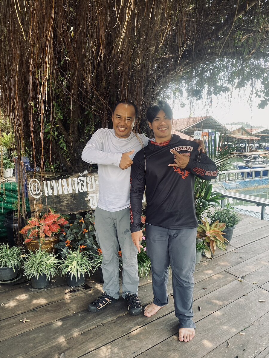 ที่แพมาลัยผมได้เจอน้าท่านนึงที่เข้ามาพักทานข้าวพอดี 
เราคุยแลกเปลี่ยนสถานการณ์กันอย่างถูกคอ 
ผมรู้