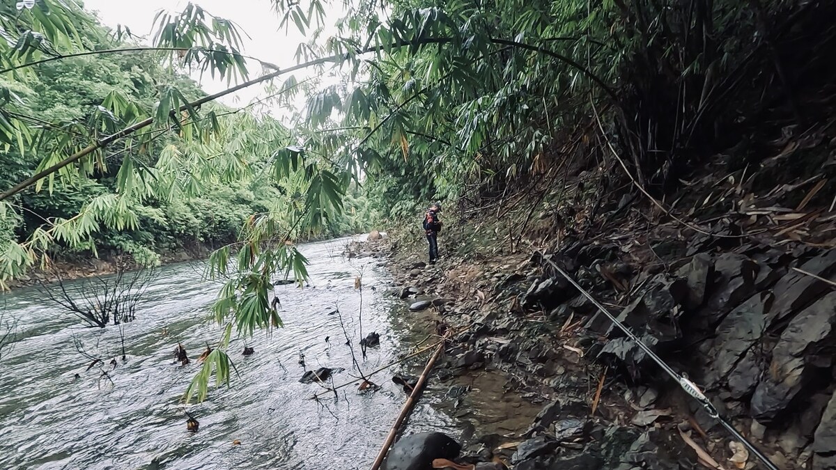 สภาพลำน้ำเป็นคลองต้นน้ำใหญ่ๆ น้ำค่อนข้างแรงและมีจุดลึก 
สภาพตลิ่งข้างทางเป็นแนวหาดหิน และแนวผาชันๆ 