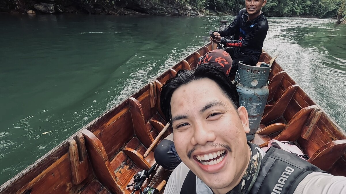เราใช้เวลาประมาณ 3 ชั่วโมงเดินทางกลับมายังจุดลงเรือ
บางช่วงต้องไต่ไปตามแนวหินชัน บางช่วงต้องว่ายข้า