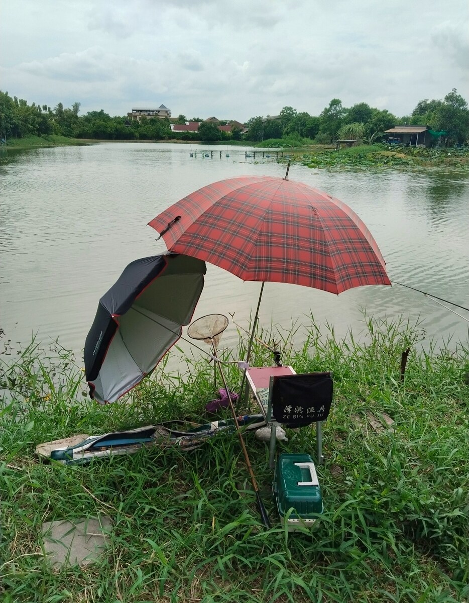 บังแดดตรงข้ามหรือด้านข้าง ร่มใหญ่เวลาปรับแล้ววัดปลายากเห็นน่าใช้เลยเอามาแบ่ง