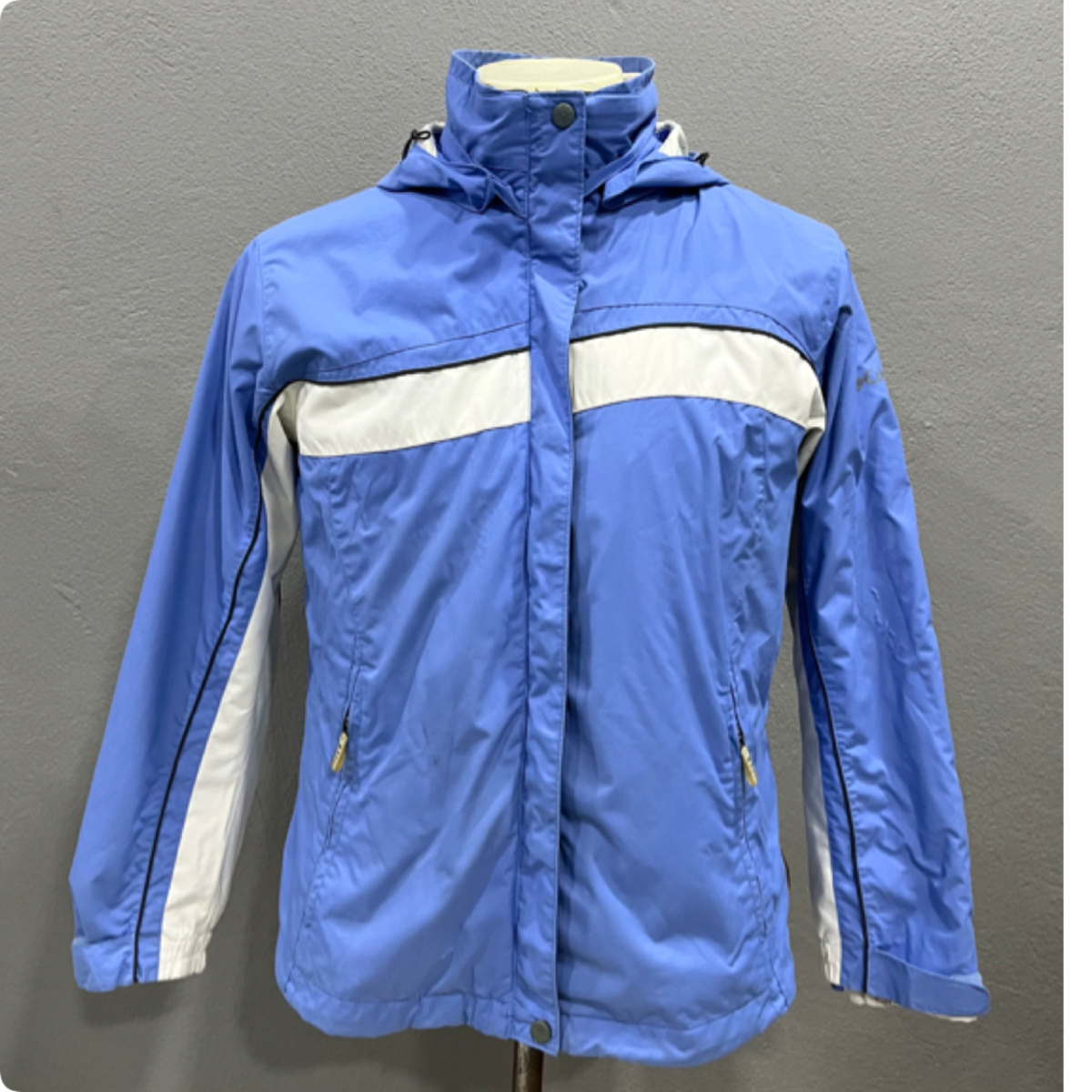~ € ~ Jacket Columbia         350.-