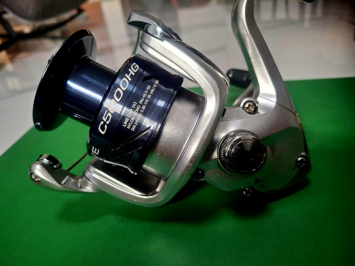 ++++ ขายรอกสปิน SHIMANO NEXAVE C5000HG ปี 2018 ส่งฟรี EMS ++++