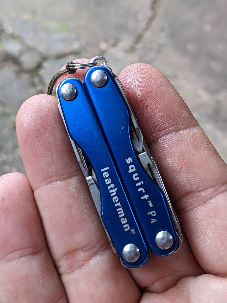 เครื่องมืออเนกประสงค์ขนาดพกพา Leatherman Squirt P4สีน้ำเงิน (Blue) 