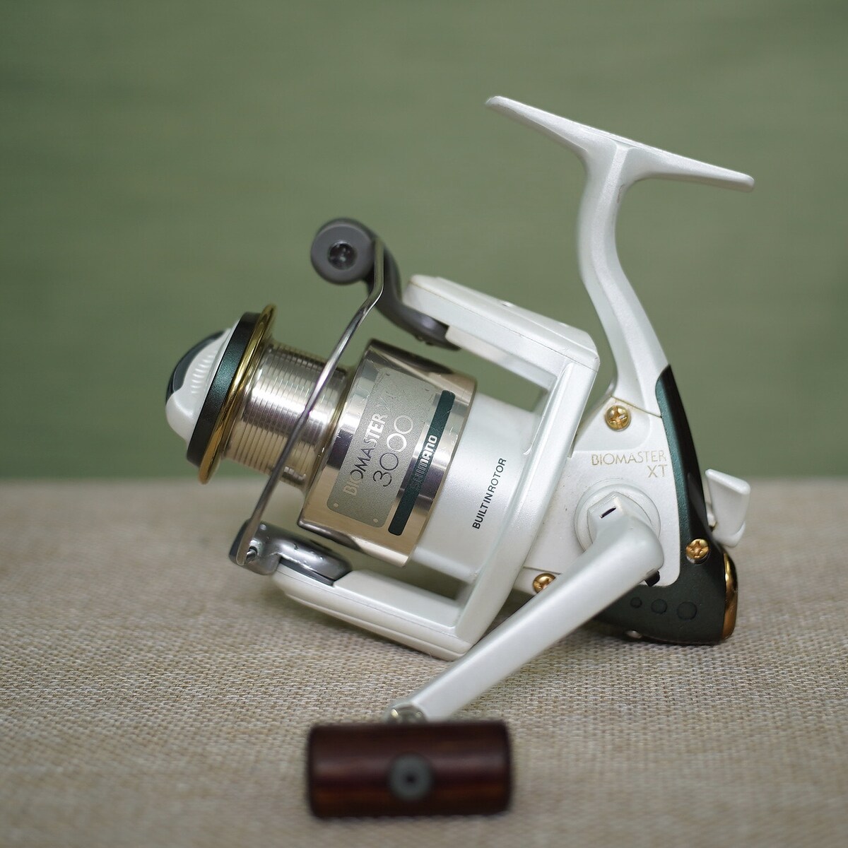 >>> Shimano Biomaster 3000XT สีขาว