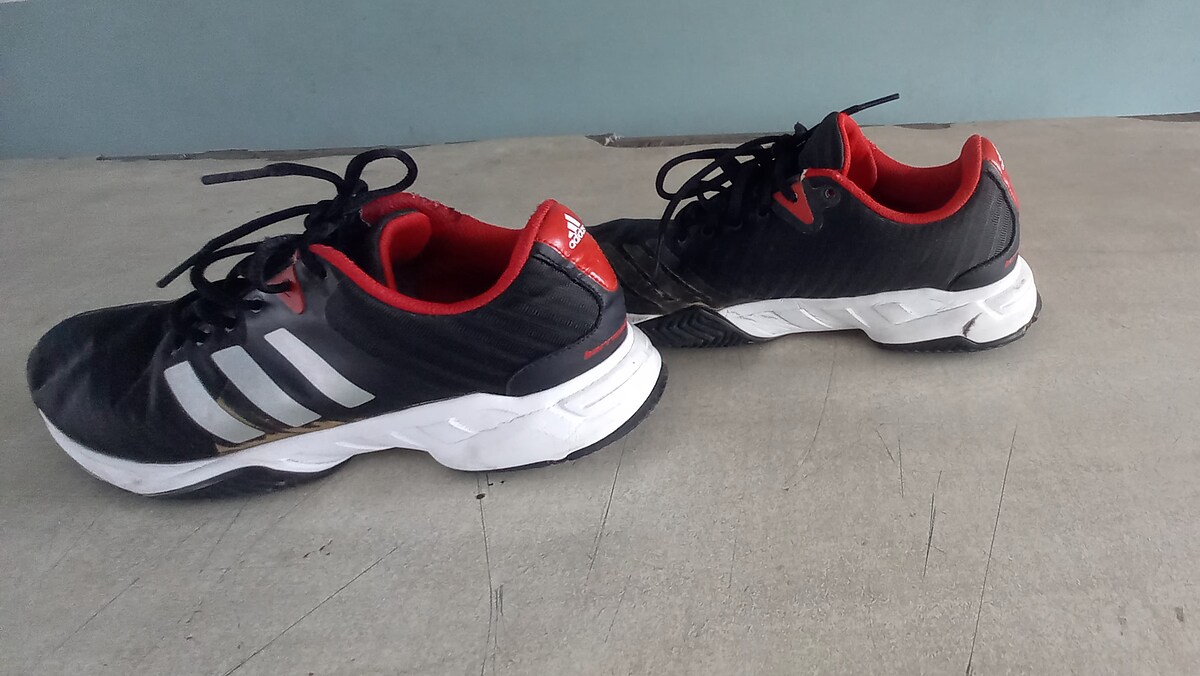 รองเท้า adidas Barricade Court 
