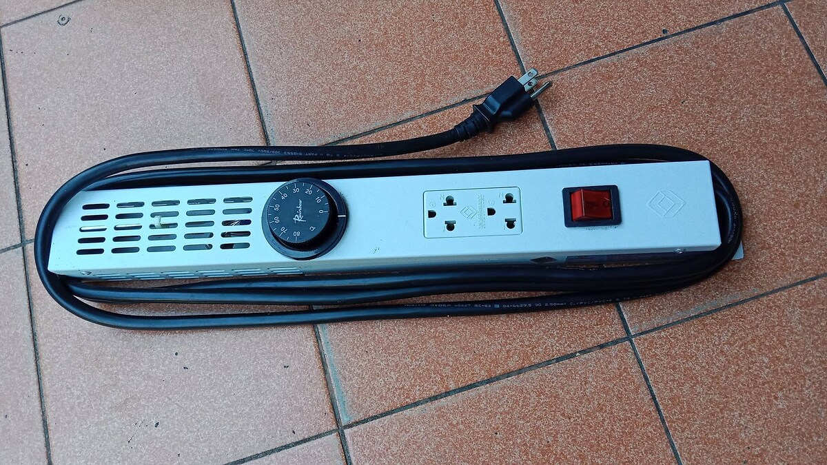 รางปลั๊กไฟ THERMOSTAT PANEL SETS พร้อม 2 Outlet  ของGERMANY RACK