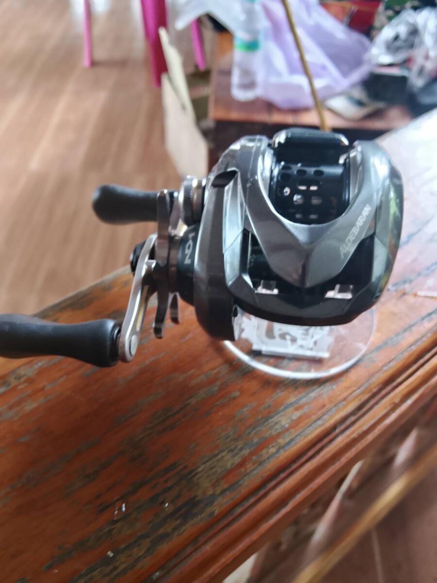 รอก Shimano Aldebaran ที่ใช้ระบบหน่วงแม่เหล็ก 