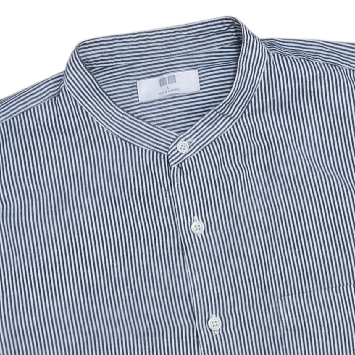 uniqlo คอจีน ผ้าลินินผสมแขนสั้น ลายทางเล็กๆเทาขาว อก 46นิ้ว
