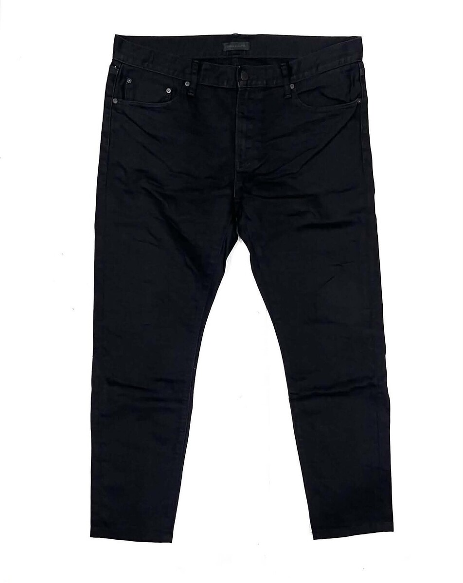 ~ € ~ กางเกงยีนส์  UNIQLO ริมแดง  (37)   450.- 