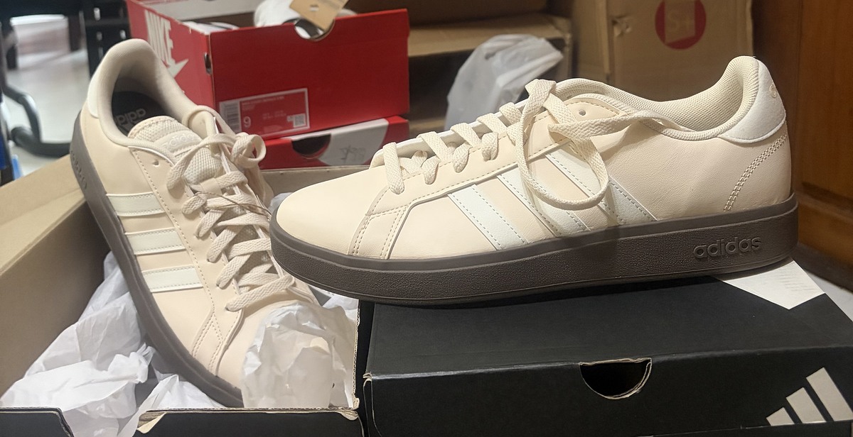มี size.    43.5. /44.5
จาก       ราคาป้าย   2100       แม่ค้าขาย 678 บาทค่ะ