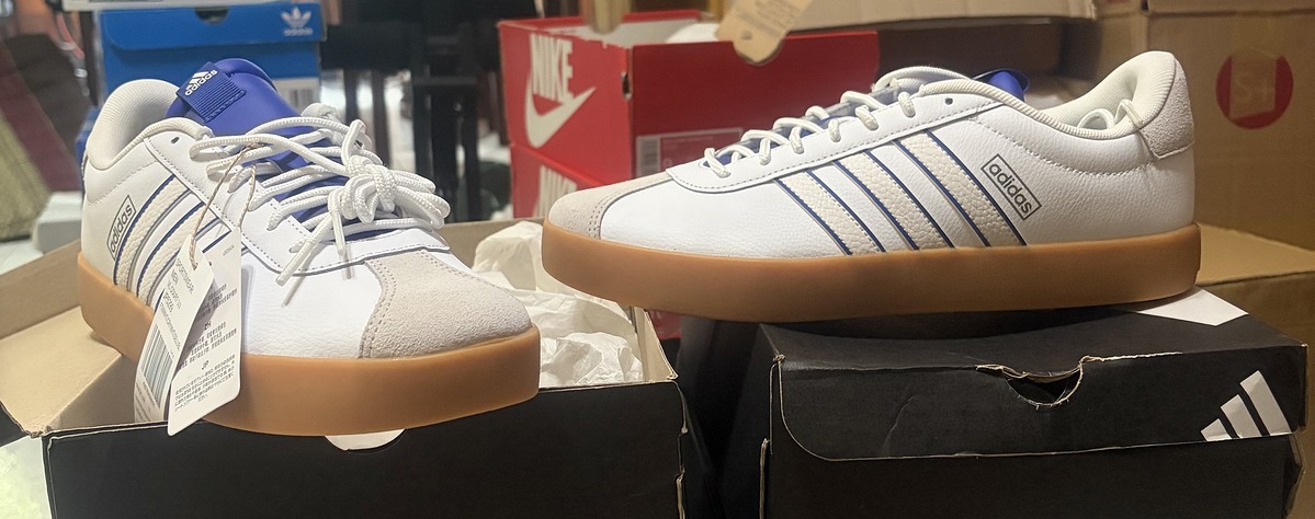 มี size. 42.5

ราคาป้าย   2300    แม่ค้าขาย   678 ค่ะ