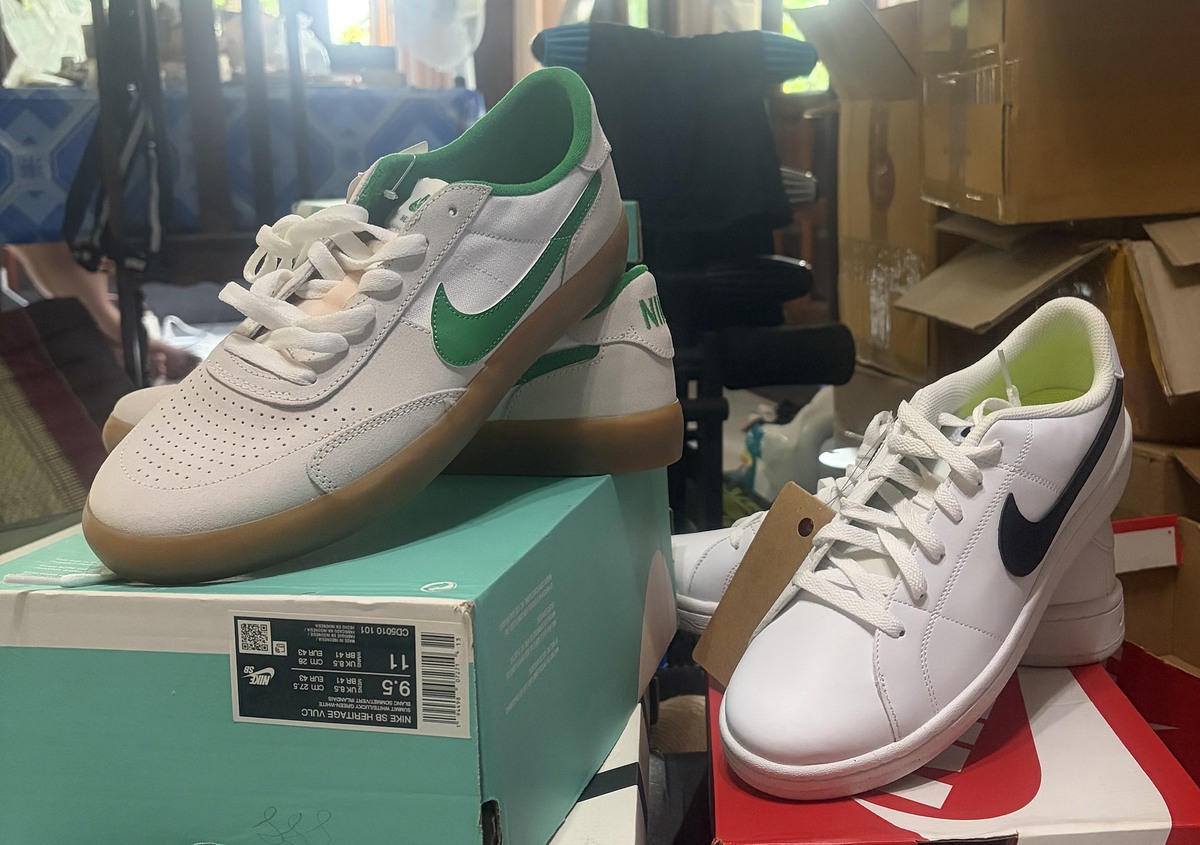Nike กล่องเขียว  Size 43.จากราคา2300  แม่ค้าขาย 888

Nike กล่องแดง      Size.  42.5 /44.5  จากราคา