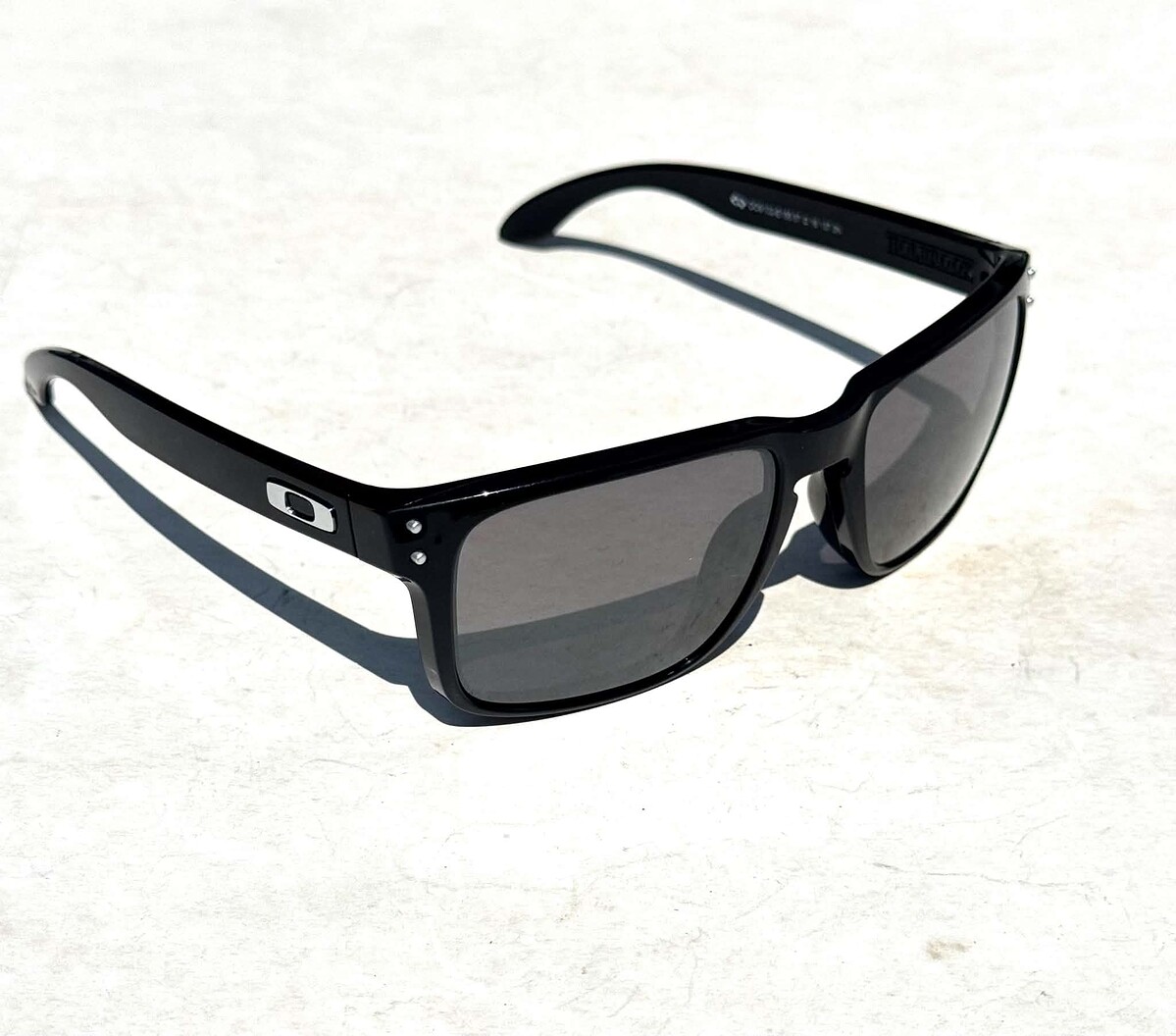 Oakley Holbrookที่มาพร้อมเทคโนโลยีเลนส์ Prizm